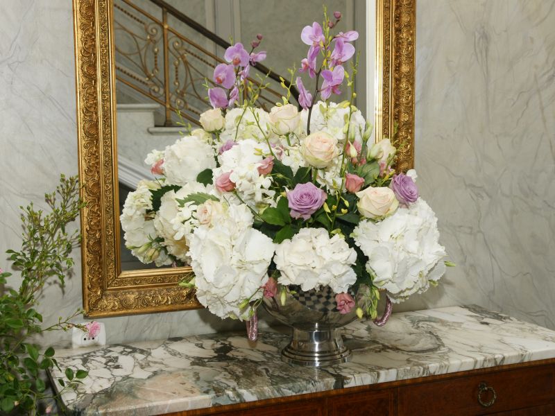 Misa metalowa na nodze srebrna